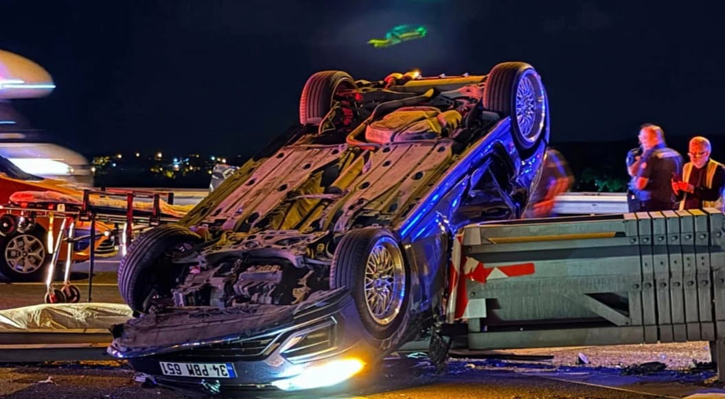 Beykoz'da minibüs ile otomobil çarpıştı: 1 ölü 2 yaralı