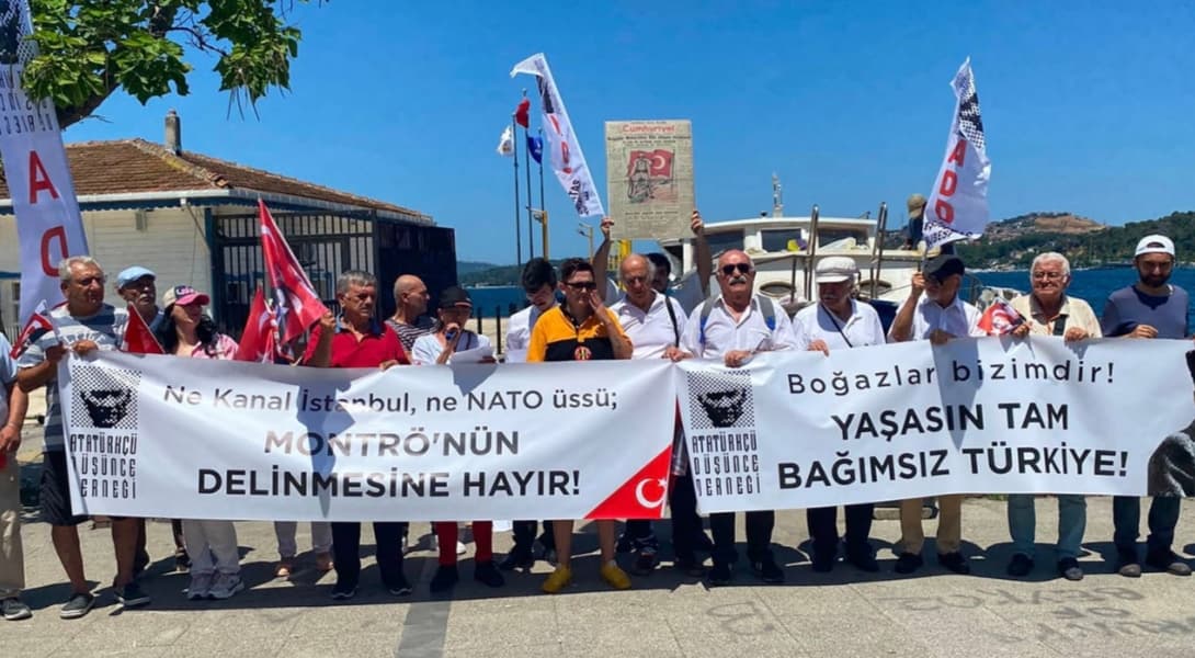 Beykoz'da NATO protestosu: Boğazlar bizimdir mesaji